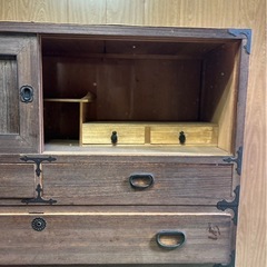 とても古いタンス錠前付きの画像