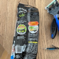 髭剃り　T字　Schick Xtream3 新品未使用の4本と外装袋の画像