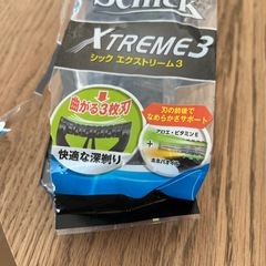 髭剃り　T字　Schick Xtream3 新品未使用の4本と外装袋の画像