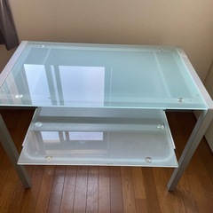 ガラスPCデスクの画像