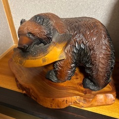 クマの木彫りの画像