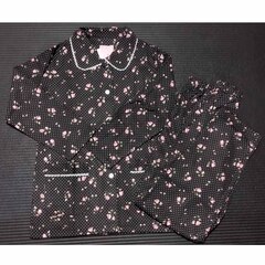 【他所で完売】新品タグ付き✨ 黒地にバラの小花柄🌹 長袖長ズボン パジャマセット〈Lサイズ〉の画像