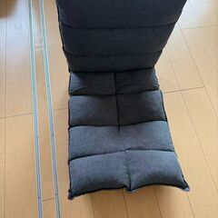 座椅子（ダークグレー）の画像