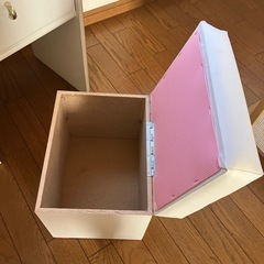 ドレッサー　化粧台　椅子あり　椅子収納　の画像