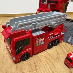 トミカ 変形出動！ ビッグファイヤー＆コマンドステーションの画像