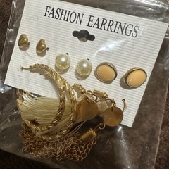 ピアスセットの画像