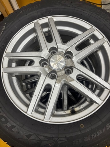 スタッドレスタイヤ　195/65R 15
