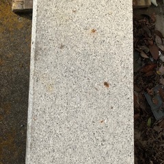白　御影石　欠け　　穴あり　ジャンクの画像