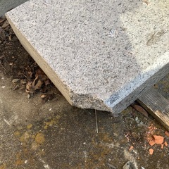 白　御影石　欠け　　穴あり　ジャンクの画像