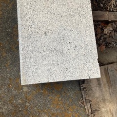 白　御影石　欠け　　穴あり　ジャンクの画像