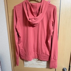 UNIQLO ピンクパーカー　L sizeの画像