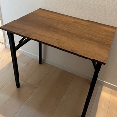 折りたたみデスクの画像