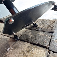 Mount-It! 移動式テレビスタンド キャスター（１個欠品）とガラス棚付き 32～55インチのディスプレイに対応　説明をご確認ください。の画像