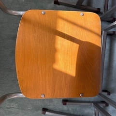 学習机と椅子(1つずつで1セット)の画像
