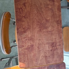 学習机と椅子(1つずつで1セット)の画像