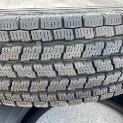 185/85R16のヨコハマ製スタッドレスタイヤ、トラック用
の画像