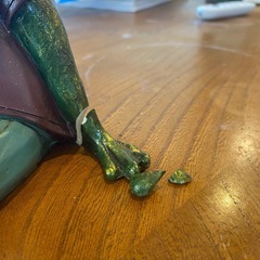 カエルの置物　一部割れてますの画像