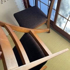 二つ　椅子、チェアー　の画像