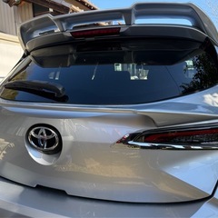 トヨタ カローラスポーツ リアトランクスポイラー　中古 シルバーメタリックの画像