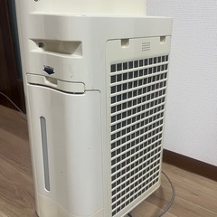 空気清浄機　SHARP  KC-D70-W の画像