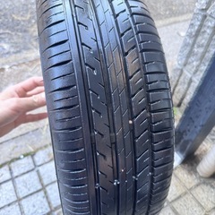 アルミホイル付きのスタッドレスタイヤ４本の画像