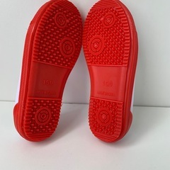 未使用シューズとアンパンマンラベルの画像