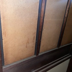 古い家の昔のガラス戸、ガラス窓の画像