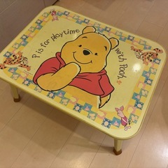 子供用テーブルの画像