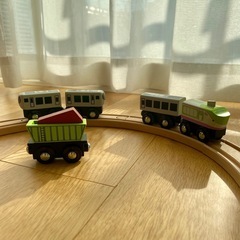 木製おもちゃ　動物パズル　線路と電車
の画像