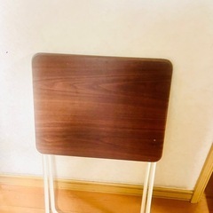 折りたたみテーブルの画像