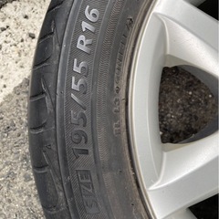 ホイールと195/55 R16のタイヤ１本の画像