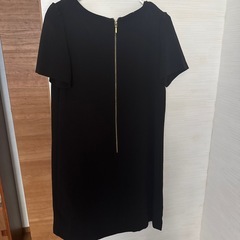 黒いワンピースの画像