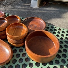 木でできたお皿達 まとめ売りの画像