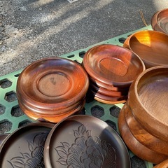 木でできたお皿達 まとめ売りの画像