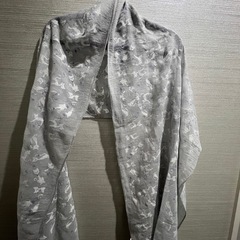 グレー　猫ちゃん柄のストールの画像