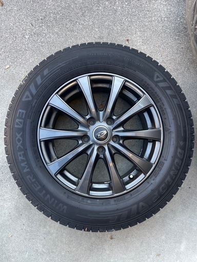  タイヤ：DUNLOP WINTER MAXX WM01 215/65R16 98Q 