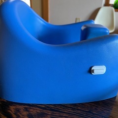 Karibu ベビーチェア 青 トレイ付きの画像