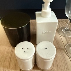 お皿、グラス、キャンドル、SOAP容器、塩コショウ容器の画像
