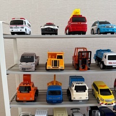 カーラックとミニカーの画像