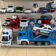 カーラックとミニカーの画像