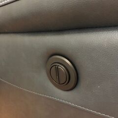 【在庫2点】１人掛け電動ソファ エドモンド 電動リクライニングソファ 本革 各39800円 参考価格111,100 円【安心の3ヶ月保証・送料に設置費込み】🚚自社配送時💳代引き可🚚(現金、クレジット、スマホ決済対応)の画像
