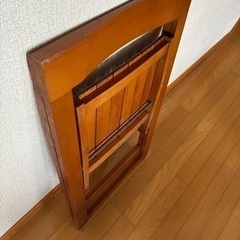 折りたたみ椅子の画像