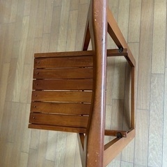 折りたたみ椅子の画像