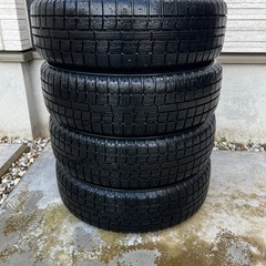ダイハツ純正14インチアルミホイール付きスタッドレスタイヤの画像