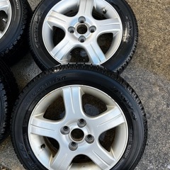 ダイハツ純正14インチアルミホイール付きスタッドレスタイヤの画像