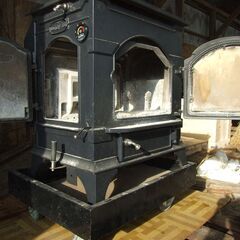 【紋別市発】ダッチウエスト (DutchWest)Small Non-Catalytic 2477﻿薪ストーブ　エンライトスモール　中古　鋳物薪ストーブ　付属品多数　2024-25シーズンのみ使用　中古良品　の画像