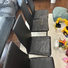 ガラスダイニングテーブルの画像