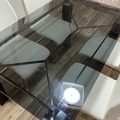 ダイニングテーブルの画像