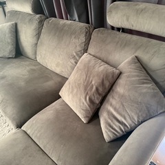 ベルベット調3人掛けカウチソファ ハイバックソファ  LOWYAの画像