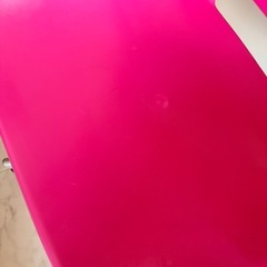 IKEA チェア　2つセット　赤とピンクの画像